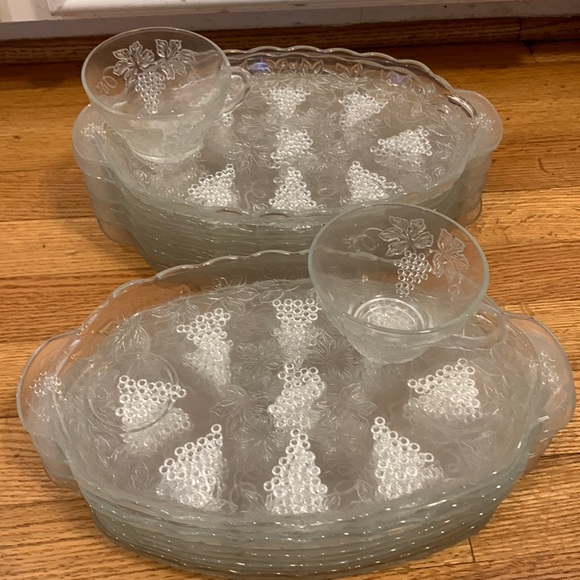 Anchor hocking vintage, discontinued grape glass tea party snack plate set - Picture 1 of 4